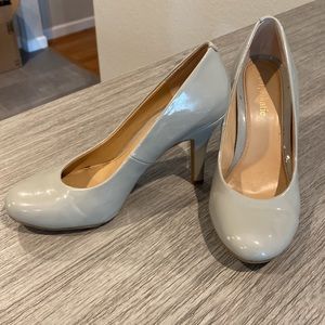Kelly & Katie "Isabel" Pumps - Grey Patent 7.5M